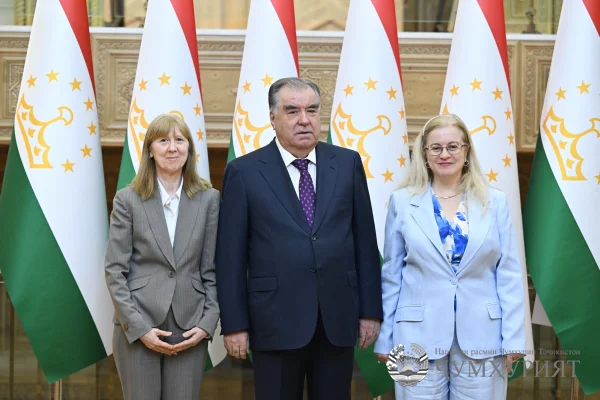 МУЛОҚОТИ ЭМОМАЛӢ РАҲМОН БО АНТОНЕЛЛА БАССАНИ ВА ХЕЛА ШЕЙХРОУХУ